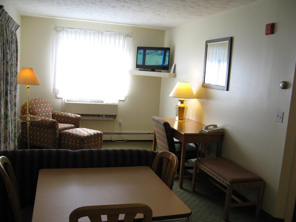 Handys Extended Stay Suites 콜체스터 객실 사진