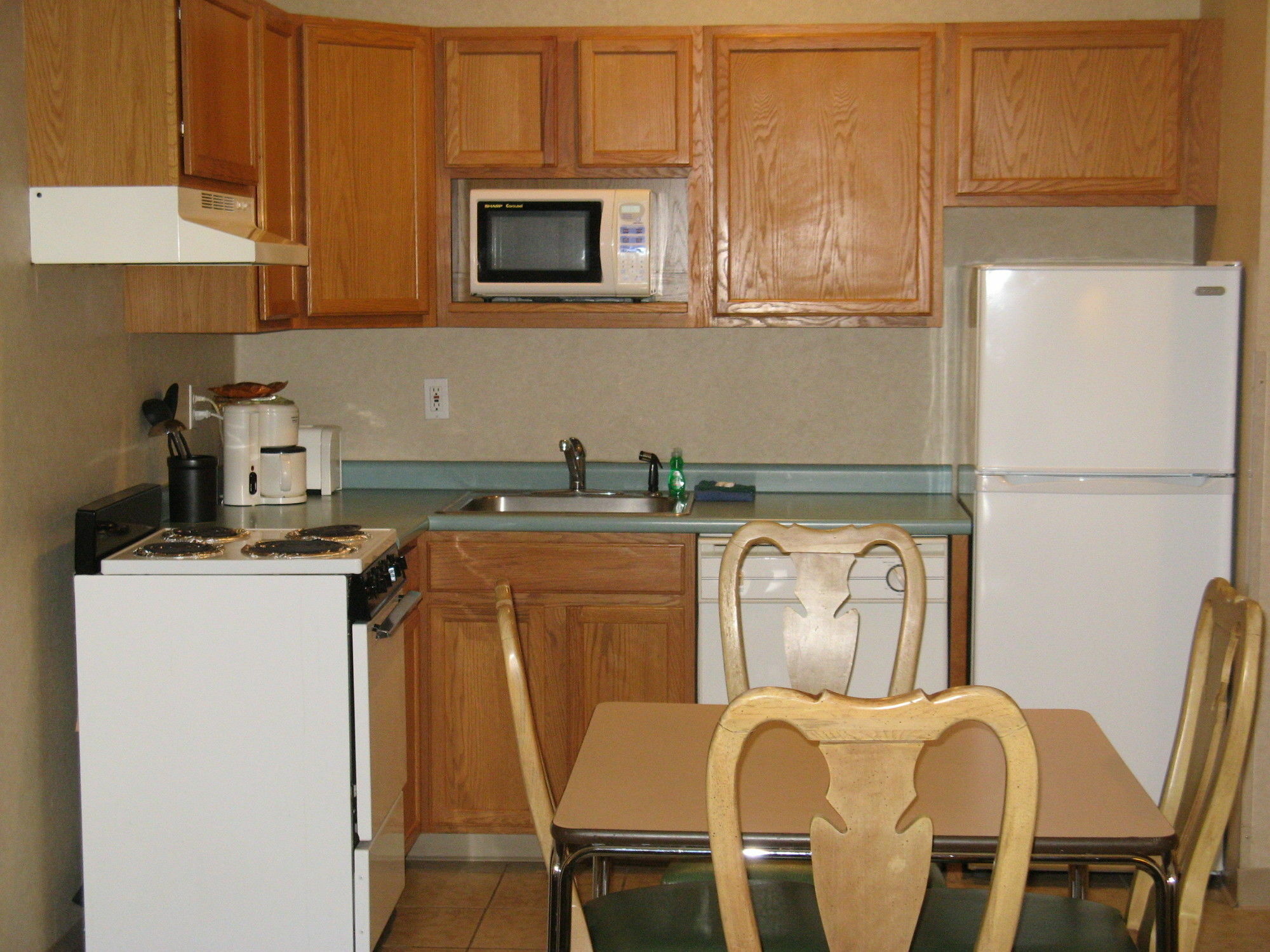 Handys Extended Stay Suites 콜체스터 외부 사진
